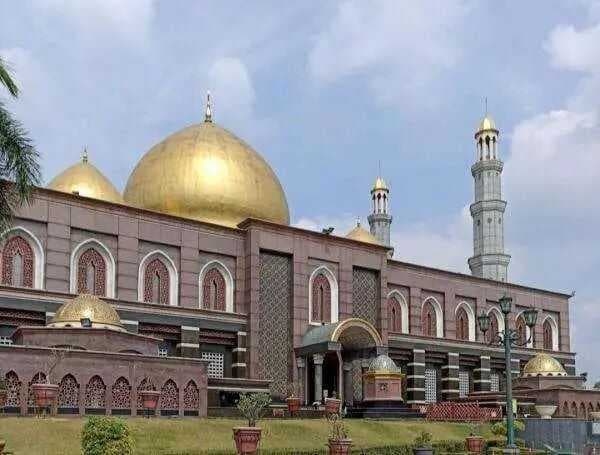 Salah Satu Ikonnya ada Pada Masjid Kubah Emas, ini Dia Sejarah Meruyung Depok Salah Satu Ikonnya ada Pada Masjid Kubah Emas, ini Dia Sejarah Meruyung Depok