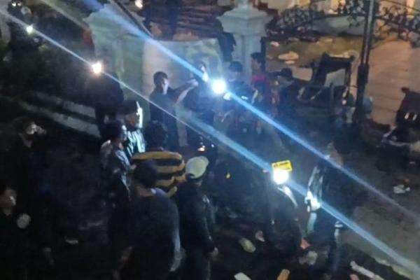 Terduga Penjarah Rumah Uya Kuya Bertambah Jadi 18 Orang, Diperiksa Intensif Terduga Penjarah Rumah Uya Kuya Bertambah Jadi 18 Orang, Diperiksa Intensif