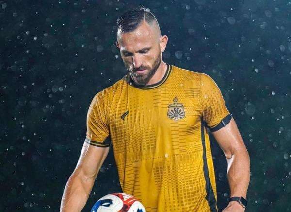 Ilija Spasojevic Maafkan Rafael Struick Usai Insiden Ribut di Laga Bhayangkara FC vs Dewa United Ilija Spasojevic Maafkan Rafael Struick Usai Insiden Ribut di Laga Bhayangkara FC vs Dewa United