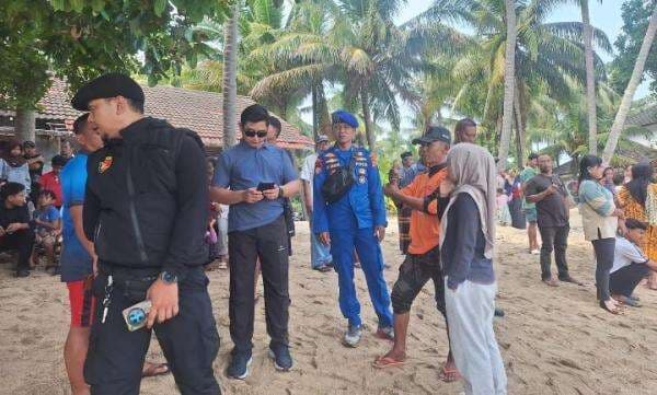 Tragis, Dua Bocah Terseret Ombak di Pantai Cinangka-Serang: 1 Selamat, 1 Masih Dicari Tragis, Dua Bocah Terseret Ombak di Pantai Cinangka-Serang: 1 Selamat, 1 Masih Dicari