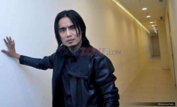 Charly Van Houten Tak Ambil Royalti Lagu: Mumet! Charly Van Houten Tak Ambil Royalti Lagu: Mumet!