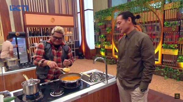 Chef Juna Kaget, Teman Satu Klub Motor Ikut MasterChef Season 12 dan Jago Masak Chef Juna Kaget, Teman Satu Klub Motor Ikut MasterChef Season 12 dan Jago Masak
