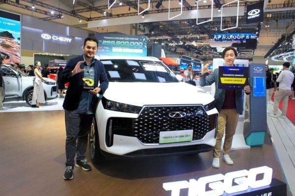 Chery Tiggo Cross CSH Raih Mobil Hybrid Terfavorit Sekaligus SPK Terbanyak Chery Tiggo Cross CSH Raih Mobil Hybrid Terfavorit Sekaligus SPK Terbanyak