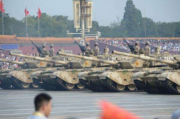 China Pamer Berbagai Senjata Canggih pada Parade Militer Besar-besaran China Pamer Berbagai Senjata Canggih pada Parade Militer Besar-besaran