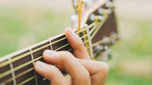 Chord Lagu Viral TikTok yang Bisa Dimainkan Pemula Chord Lagu Viral TikTok yang Bisa Dimainkan Pemula