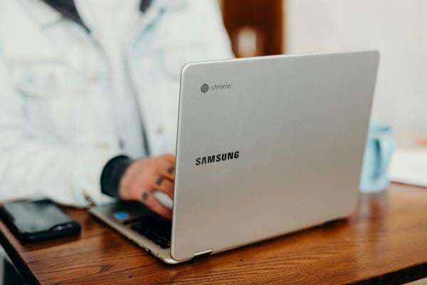 Kasus Korupsi Kemendikbudristek: Ini Beda Chromebook dengan Laptop Konvensional Kasus Korupsi Kemendikbudristek: Ini Beda Chromebook dengan Laptop Konvensional