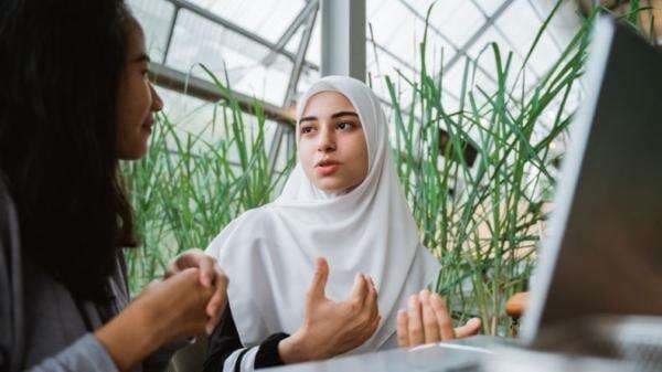 Contoh Percakapan 2 Orang tentang Sekolah yang Mudah Contoh Percakapan 2 Orang tentang Sekolah yang Mudah