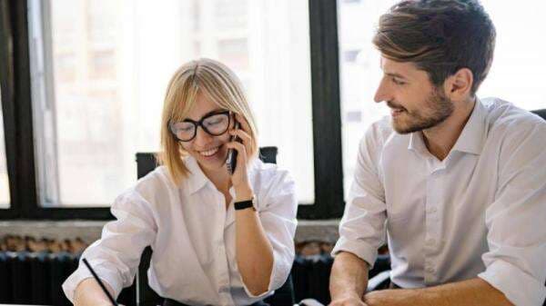 3 Contoh Percakapan Telepon tentang Konfirmasi Undangan Rapat: Membangun Komunikasi Efektif di Tempat Kerja 3 Contoh Percakapan Telepon tentang Konfirmasi Undangan Rapat: Membangun Komunikasi Efektif di Tempat Kerja