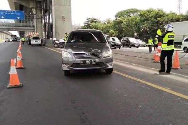Contraflow KM 36-70 Tol Jakarta- Cikampek Kembali Diberlakukan Siang Ini, Ini Penyebabnya Contraflow KM 36-70 Tol Jakarta- Cikampek Kembali Diberlakukan Siang Ini, Ini Penyebabnya