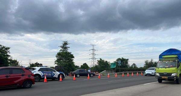 Jasamarga Lakukan Contraflow di Tol Jagorawi KM 21 hingga KM 11 Arah Jakarta Jasamarga Lakukan Contraflow di Tol Jagorawi KM 21 hingga KM 11 Arah Jakarta 