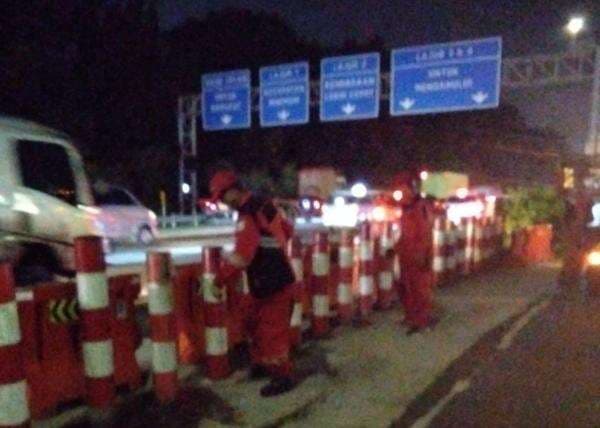 Contraflow di Km 08-Km 13 Tol Jagorawi Arah Bogor Dihentikan Usai Lalu Lintas Kembali Normal Contraflow di Km 08-Km 13 Tol Jagorawi Arah Bogor Dihentikan Usai Lalu Lintas Kembali Normal