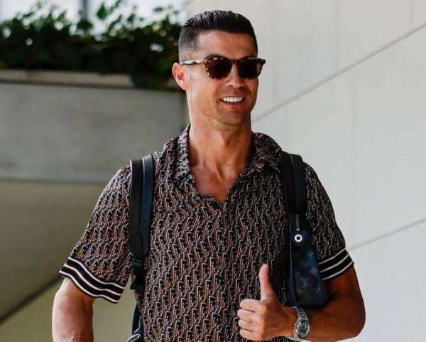 Kisah Cristiano Ronaldo yang Diam-Diam Belikan iPhone untuk Seluruh Staf Real Madrid Kisah Cristiano Ronaldo yang Diam-Diam Belikan iPhone untuk Seluruh Staf Real Madrid