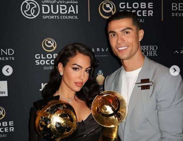 Cristiano Ronaldo Nikahi Georgina Rodriguez di Arab Saudi demi Uang Rp3,3 Triliun per Tahun? Cristiano Ronaldo Nikahi Georgina Rodriguez di Arab Saudi demi Uang Rp3,3 Triliun per Tahun?