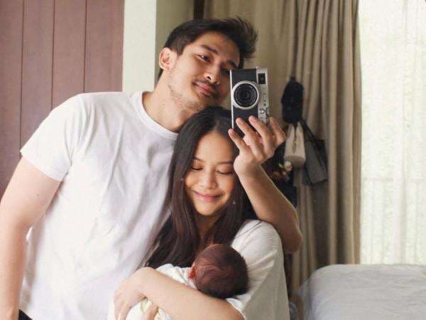 Hanggini Buka Suara soal Putranya yang Pakai Selang di Hidung, Ternyata Lahir Prematur Hanggini Buka Suara soal Putranya yang Pakai Selang di Hidung, Ternyata Lahir Prematur