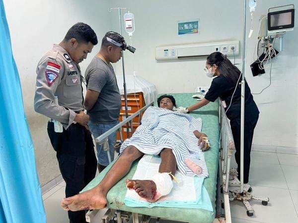 Rem Blong, Truk Tronton Terjun ke Jurang di Letter S Sumba Timur: Sopir dan Penumpang Luka Serius Rem Blong, Truk Tronton Terjun ke Jurang di Letter S Sumba Timur: Sopir dan Penumpang Luka Serius