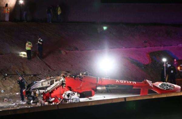 Horor! Helikopter Ambulans Jatuh di Jalan Tol Horor! Helikopter Ambulans Jatuh di Jalan Tol