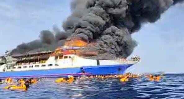 BREAKING NEWS: KM Barcelona 5 Terbakar di Sulut, Penumpang Histeris Lompat ke Laut BREAKING NEWS: KM Barcelona 5 Terbakar di Sulut, Penumpang Histeris Lompat ke Laut