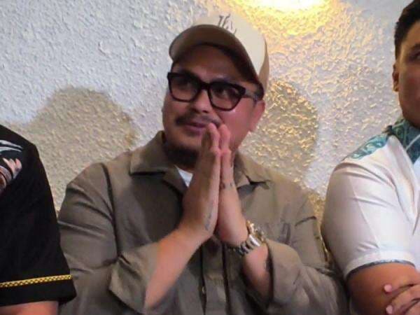 Pamer Cincin Kawin, Rully Anggi Akbar Bantah Pisah Rumah dengan Boiyen Pamer Cincin Kawin, Rully Anggi Akbar Bantah Pisah Rumah dengan Boiyen