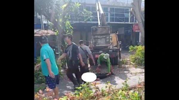 Tragis! Petugas DLHK Mataram Jatuh dari Crane, 1 Tewas 1 Kritis Tragis! Petugas DLHK Mataram Jatuh dari Crane, 1 Tewas 1 Kritis