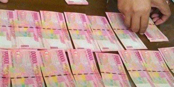 Cara Membedakan Uang Asli dan Palsu Secara Mudah Cara Membedakan Uang Asli dan Palsu Secara Mudah