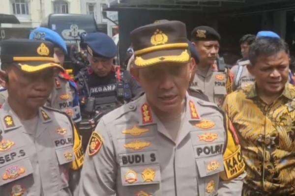 Benda Diduga Bom di Gereja GKPS Bandung Ternyata Berisi Kayu, Polisi Buru Pelaku Benda Diduga Bom di Gereja GKPS Bandung Ternyata Berisi Kayu, Polisi Buru Pelaku