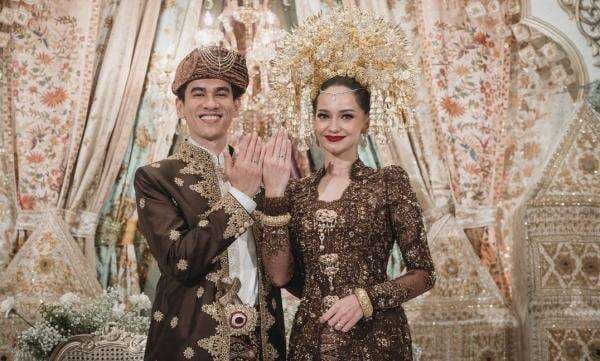 Sebelum Menikah, Enzy Storia Pernah Tinggalkan Molen demi Pria Lain Sebelum Menikah, Enzy Storia Pernah Tinggalkan Molen demi Pria Lain