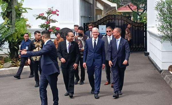 Harta Kekayaan Fantastis CEO Apple Tim Cook yang Siapkan Bantuan Untuk Bencana Banjir Sumatera Harta Kekayaan Fantastis CEO Apple Tim Cook yang Siapkan Bantuan Untuk Bencana Banjir Sumatera
