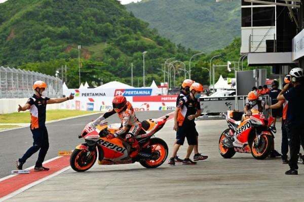 Segini Kisaran Gaji Tukang Ganti Ban dan Pit Crew MotoGP Mandalika Segini Kisaran Gaji Tukang Ganti Ban dan Pit Crew MotoGP Mandalika