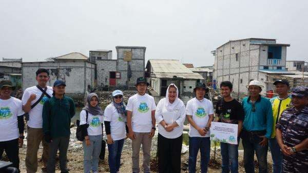 PLN Indonesia Power dan Pentahelix Hijaukan Semarang dengan 350 Pohon PLN Indonesia Power dan Pentahelix Hijaukan Semarang dengan 350 Pohon