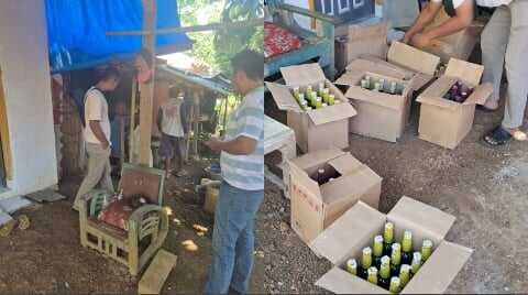 Polsek Pagaden Sita 112 Botol Miras Saat Patroli, Sasar Warung Hingga Kos-Kosan Polsek Pagaden Sita 112 Botol Miras Saat Patroli, Sasar Warung Hingga Kos-Kosan