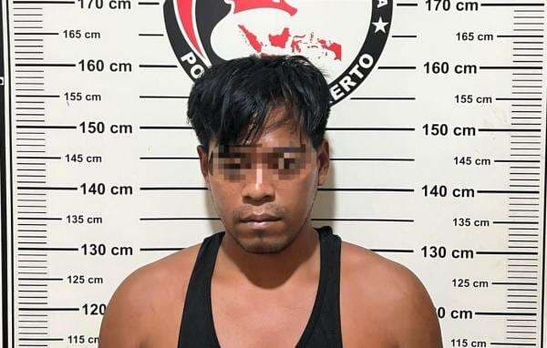 Pengangguran Tersangka Pengedar Sabu di Mojokerto Ditangkap, Penyuplai Masih Buron Pengangguran Tersangka Pengedar Sabu di Mojokerto Ditangkap, Penyuplai Masih Buron