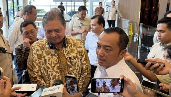 IHSG Kembali Melemah, Istana dan Airlangga Minta OJK Reformasi Regulasi Bursa IHSG Kembali Melemah, Istana dan Airlangga Minta OJK Reformasi Regulasi Bursa