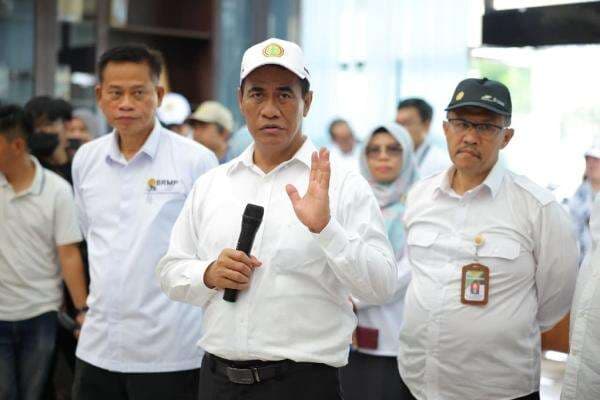 Mentan Amran Copot Pejabat Kementan gegara Sewakan Lahan Negara Mentan Amran Copot Pejabat Kementan gegara Sewakan Lahan Negara