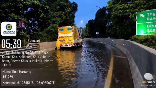 Jalan Tol Akses Bandara Soetta Kembali Tergenang Banjir, Jasa Marga Optimalkan Pompa Air Jalan Tol Akses Bandara Soetta Kembali Tergenang Banjir, Jasa Marga Optimalkan Pompa Air
