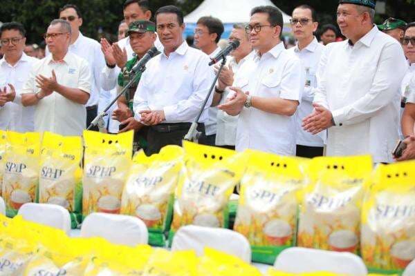 Dirut Bulog Pastikan Beras SPHP dan Banpang Berkualitas Baik Dirut Bulog Pastikan Beras SPHP dan Banpang Berkualitas Baik