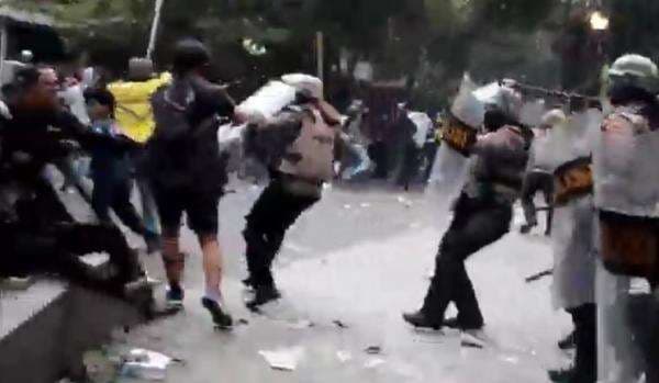 Demo Mahasiswa di Sukabumi Ricuh Diduga Provokasi Penyusup, Sejumlah Orang Diamankan Demo Mahasiswa di Sukabumi Ricuh Diduga Provokasi Penyusup, Sejumlah Orang Diamankan