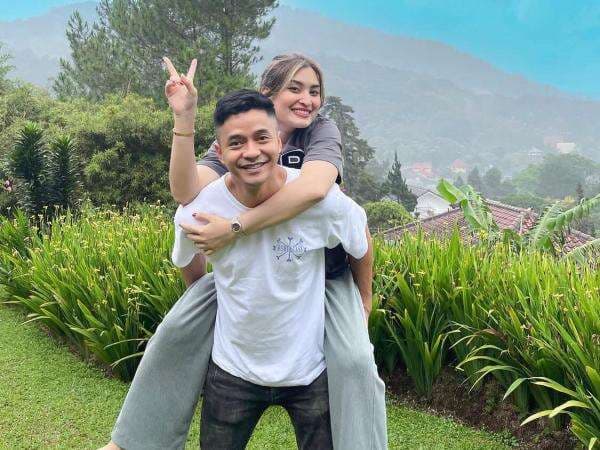 Fakta Baru! Adly Fairuz dan Angbeen Rishi Sudah Pisah Rumah sebelum Gugat Cerai Fakta Baru! Adly Fairuz dan Angbeen Rishi Sudah Pisah Rumah sebelum Gugat Cerai