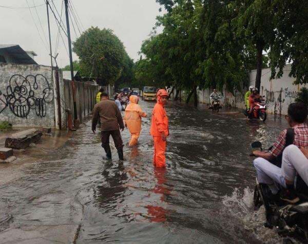 Hujan Deras, Pela Mampang dan Cilandak Barat Jaksel Banjir Hujan Deras, Pela Mampang dan Cilandak Barat Jaksel Banjir