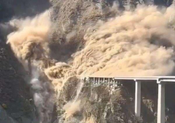 Viral, Jembatan di Pegunungan China Ambruk padahal Baru Dibuka Viral, Jembatan di Pegunungan China Ambruk padahal Baru Dibuka