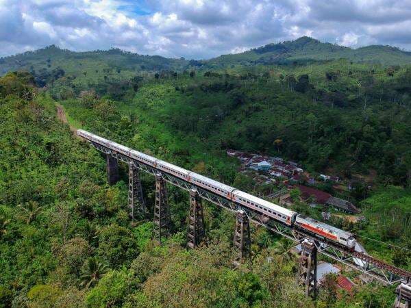 Dari Pegunungan hingga Pantai, Ini Rute Kereta Api Paling Eksotis di Jawa Timur Dari Pegunungan hingga Pantai, Ini Rute Kereta Api Paling Eksotis di Jawa Timur