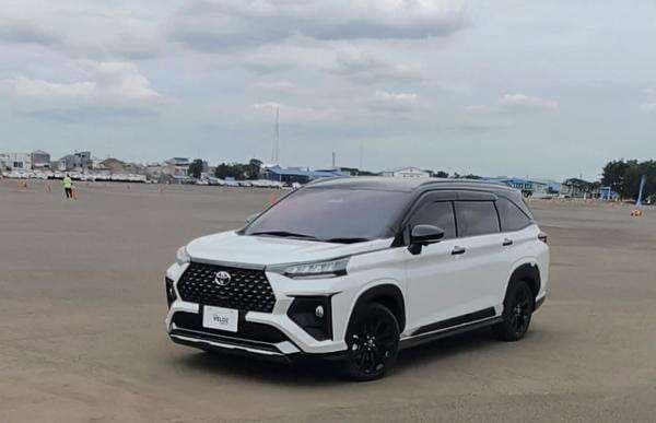 Kencan Singkat dengan Toyota Veloz Hybrid: Akselerasi dan Handlingnya Bikin Kaget Kencan Singkat dengan Toyota Veloz Hybrid: Akselerasi dan Handlingnya Bikin Kaget