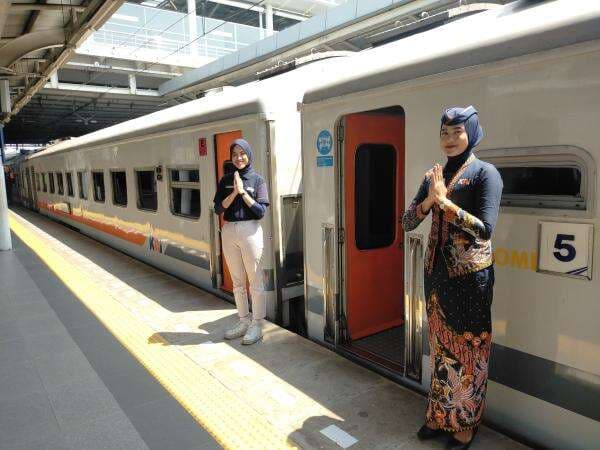 Daftar Lengkap Kereta Api Jarak Jauh Berhenti di Stasiun Jatinegara Imbas Demo Taksi dan Ojek Online Daftar Lengkap Kereta Api Jarak Jauh Berhenti di Stasiun Jatinegara Imbas Demo Taksi dan Ojek Online