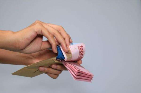 Daftar Penerima THR PNS dan Gaji ke-13 Tahun Ini Daftar Penerima THR PNS dan Gaji ke-13 Tahun Ini