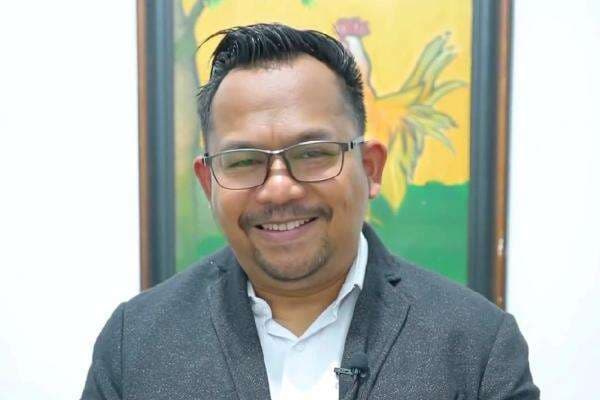 Daftarkan Diri Jadi Caleg, Bedu Mengaku Terinspirasi Film <i>Setengah Hati</i> yang Dibintanginya Daftarkan Diri Jadi Caleg, Bedu Mengaku Terinspirasi Film <i>Setengah Hati</i> yang Dibintanginya