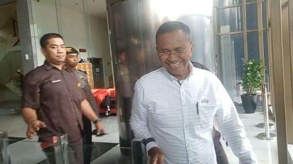 Dahlan Iskan Tersangka Penggelapan, Kuasa Hukum Sebut Belum Terima Surat Resmi Dahlan Iskan Tersangka Penggelapan, Kuasa Hukum Sebut Belum Terima Surat Resmi