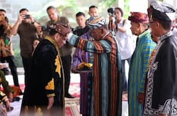 Damaikan Konflik di Buton Tengah, Pj Gubernur Sultra Diganjar Gelar Adat Kolakino Liwu Pancana