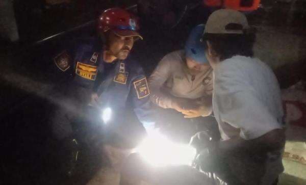 Kaki Pria Terjepit Celah Rel di Bogor, Damkar Turun Tangan Evakuasi Kaki Pria Terjepit Celah Rel di Bogor, Damkar Turun Tangan Evakuasi