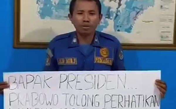 Viral Petugas Damkar Depok Minta Bantuan Prabowo soal Alat Kerja, Singgung Rekannya Gugur Viral Petugas Damkar Depok Minta Bantuan Prabowo soal Alat Kerja, Singgung Rekannya Gugur