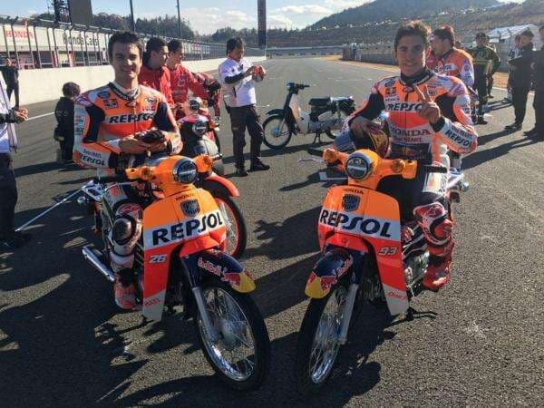 4 Pembalap Top MotoGP yang Perrnah Balapan Pakai Motor Bebek, Nomor 1 Marc Marquez! 4 Pembalap Top MotoGP yang Perrnah Balapan Pakai Motor Bebek, Nomor 1 Marc Marquez!