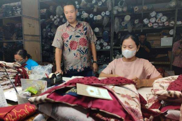 Dari Malioboro ke New York: Kisah Transformasi Batik Riyanti ke Panggung Dunia Dari Malioboro ke New York: Kisah Transformasi Batik Riyanti ke Panggung Dunia